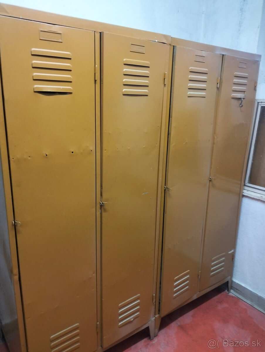 Plechová šatňová skrinka dvojdverová