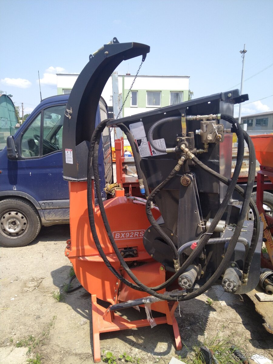 Štiepkovač , Drvič za traktor Dabaki BX92RS