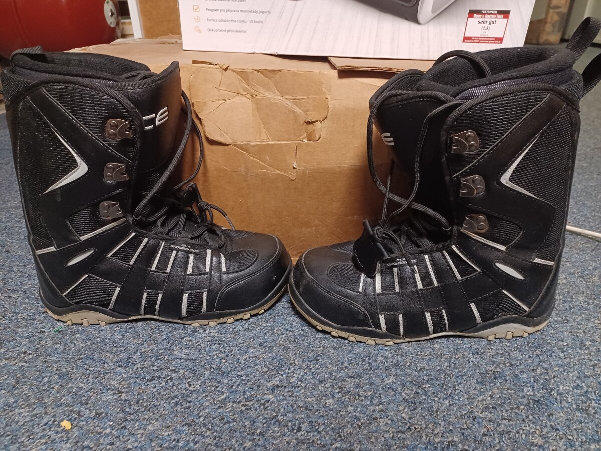 Predam snowboard boty 42