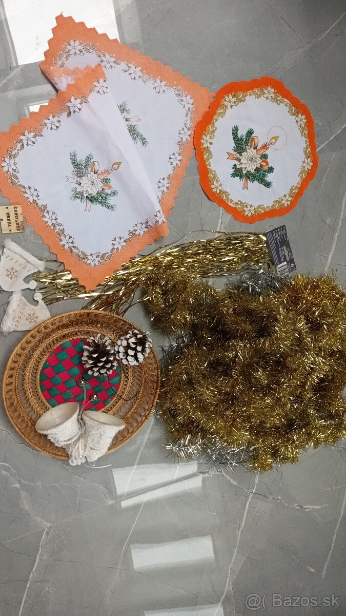 Predam balik vianocnych dekoracii