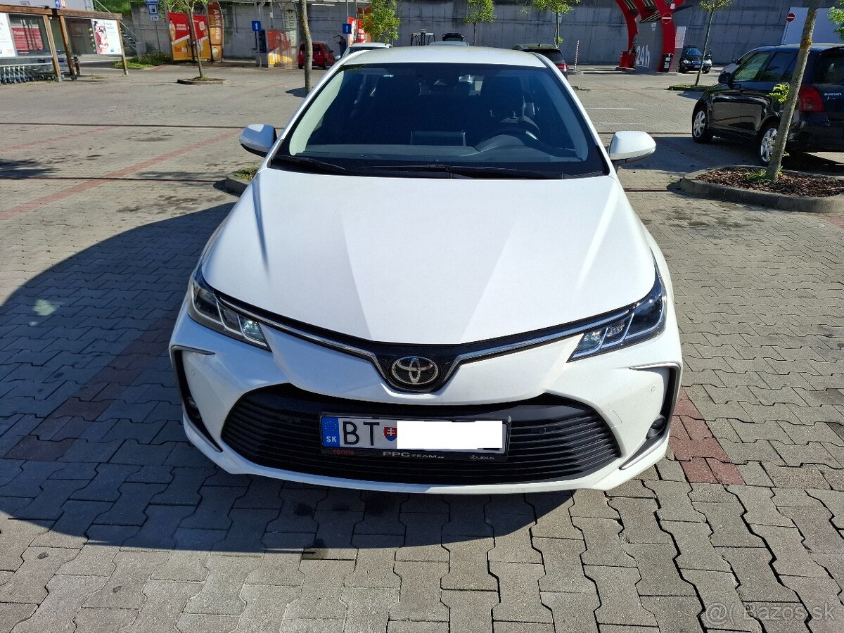 Toyota Corolla sedan 1.5 Dynamic Force 123 k,automat,1.maj