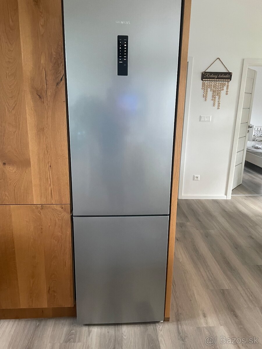 Kombinovaná chladnička Siemens KG39NXLCF