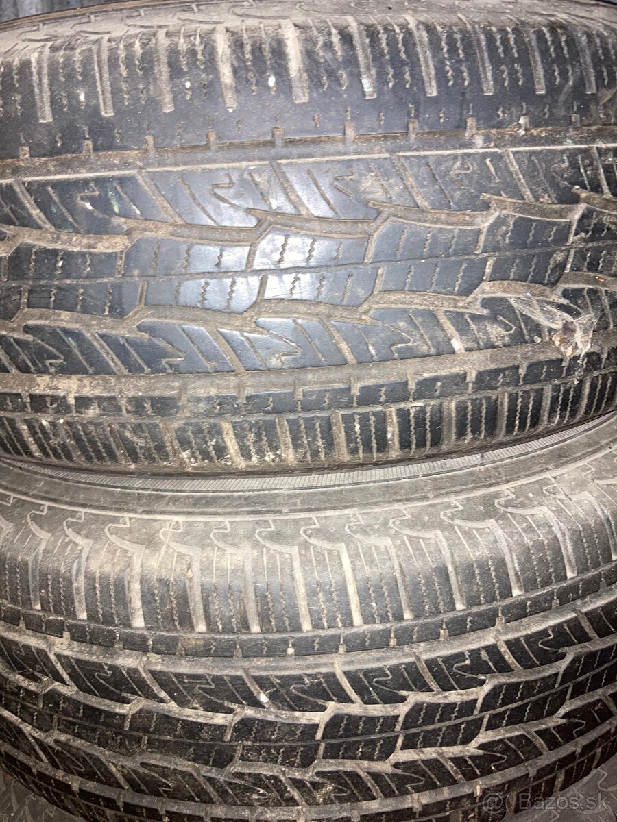 255/70R16 celoročne