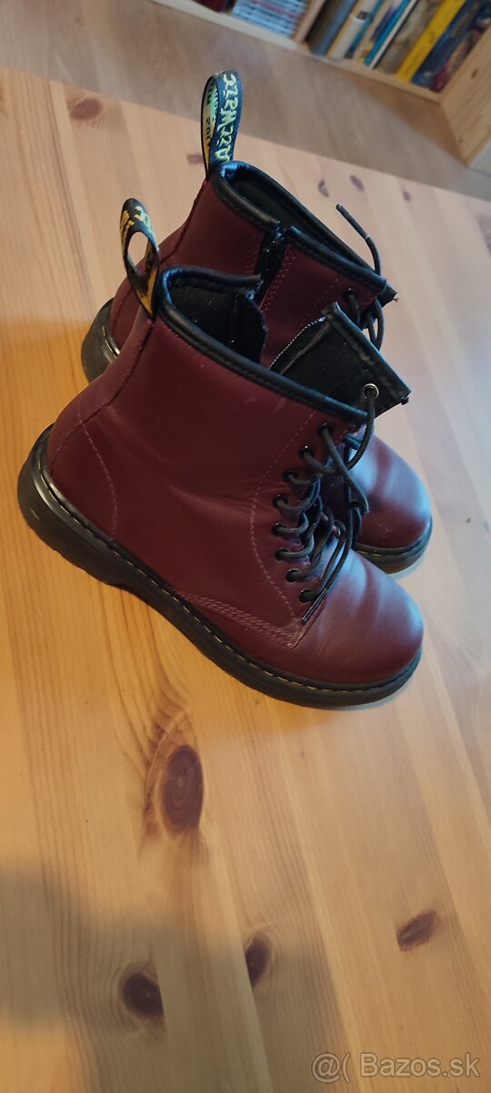 Dr. Martens 35