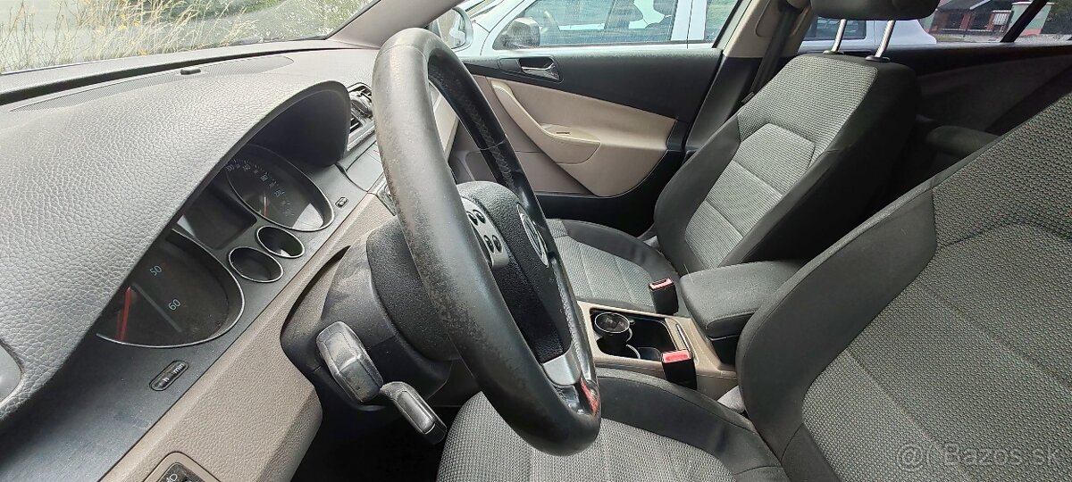 Volkswagen Passat sedan