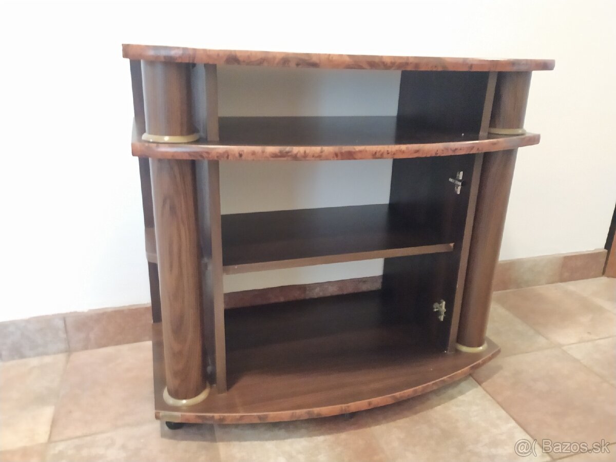 Stolík pod TV