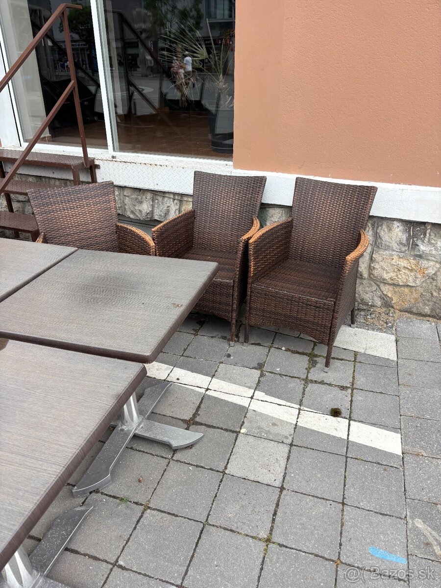 Terasový gastro nábytok – stoly a stoličky – väčšie množstvo