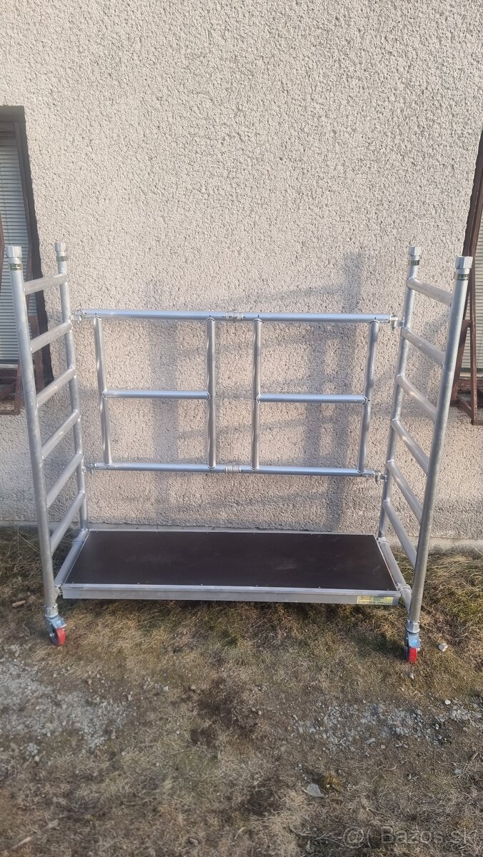 Predám interiérové hliníkové lešenie – skladacie, pojazdné,