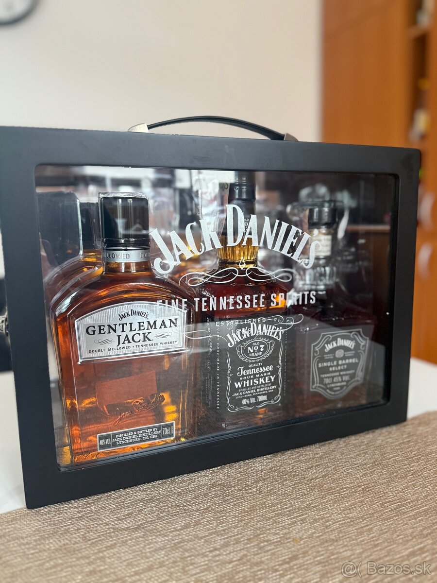 Exkluzívny Jack Daniel’s set v sklenenej vitríne – 100 €