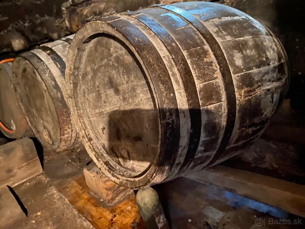 Sud demižón vedro bandaska