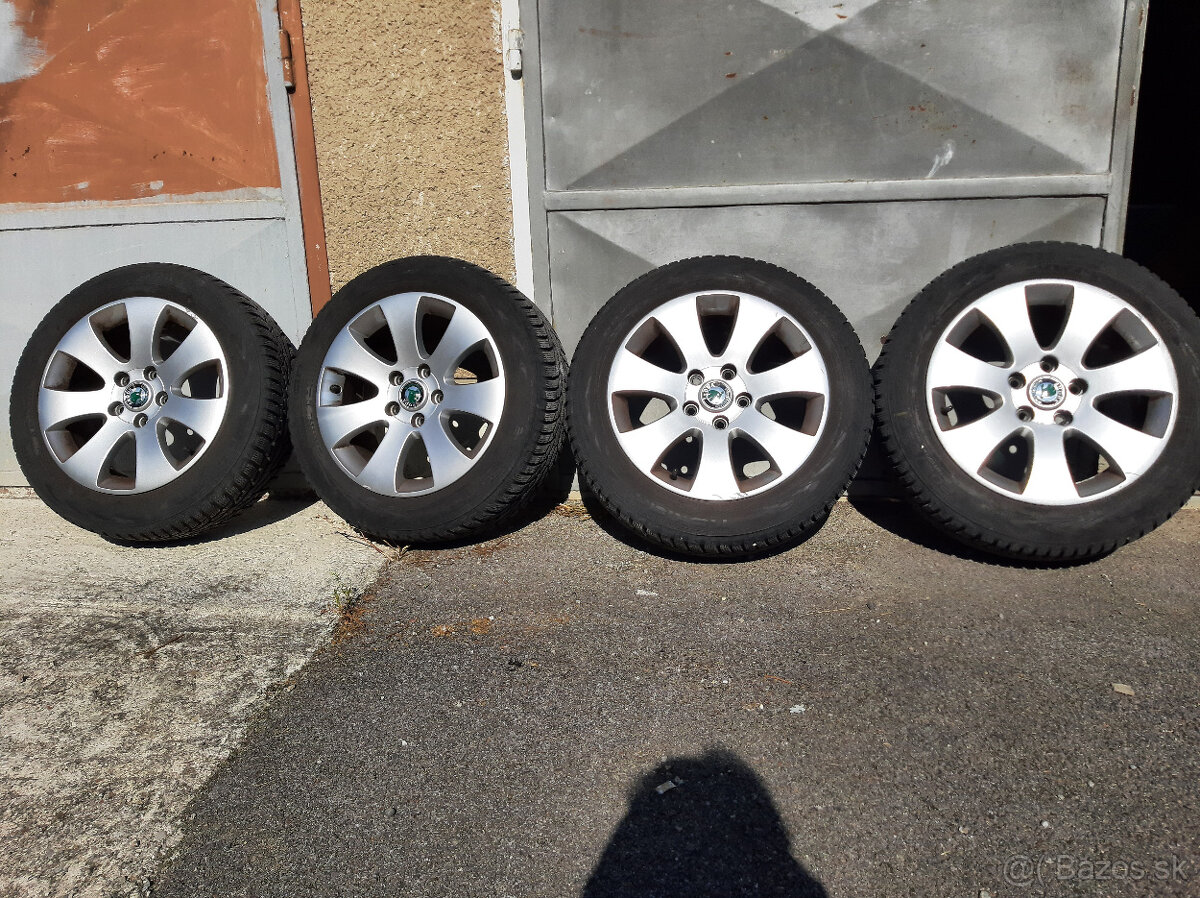 Predám originálne disky na Š. Superb osadené zimnými pneu.