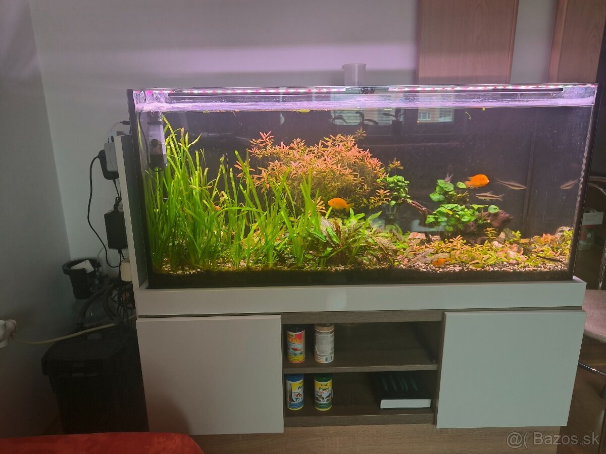 Predám akvárium.