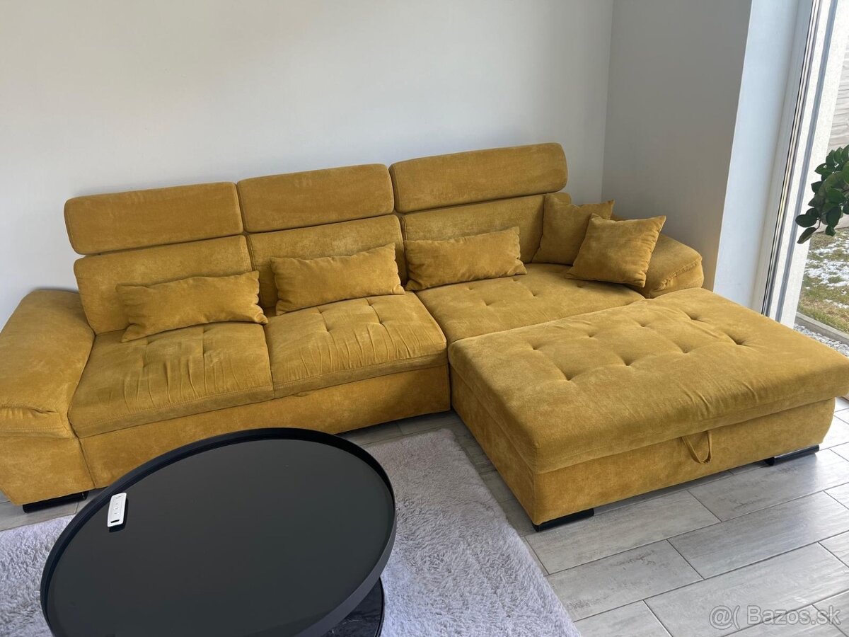Moderný horčicový gauč