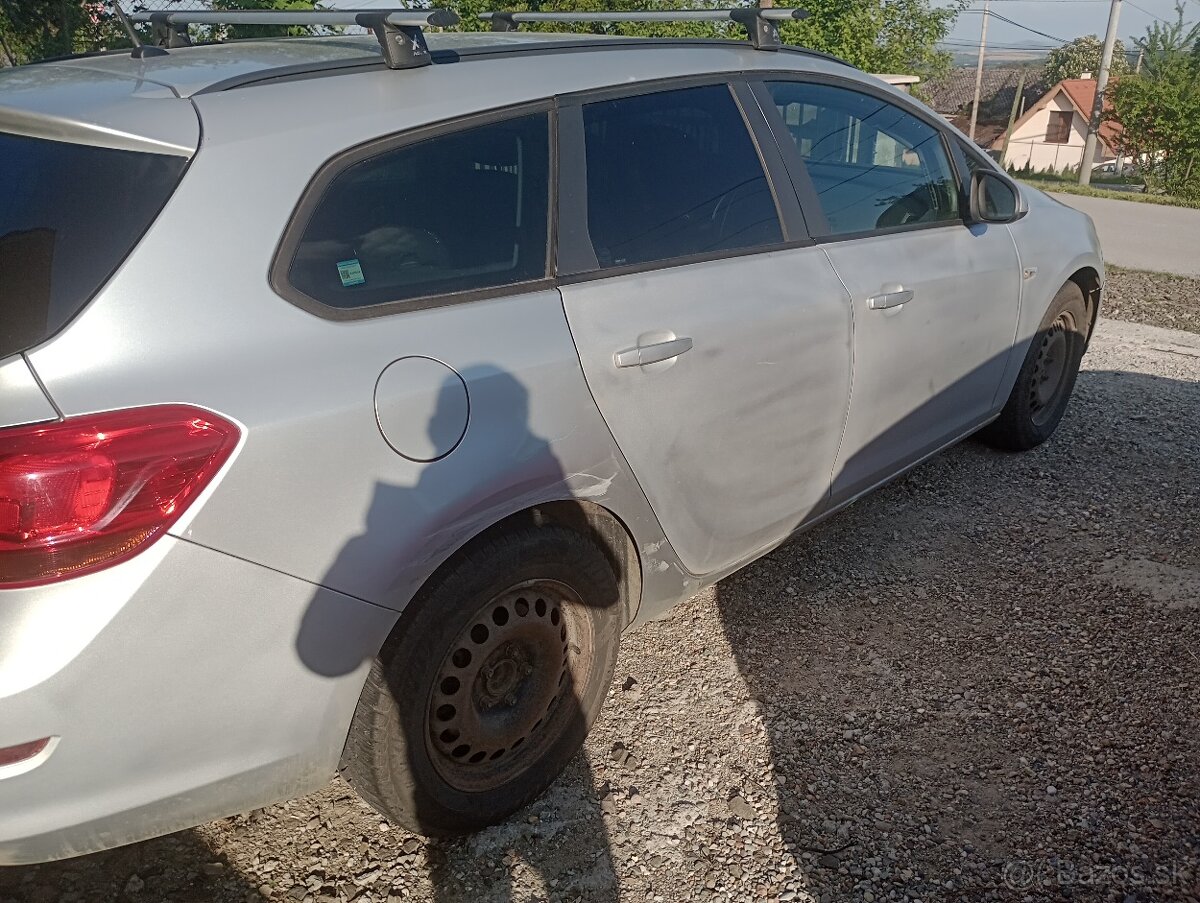 Opel Astra j 2011