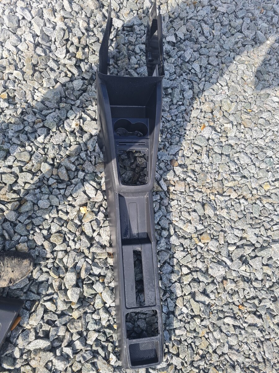 Fabia 3 stredový panel