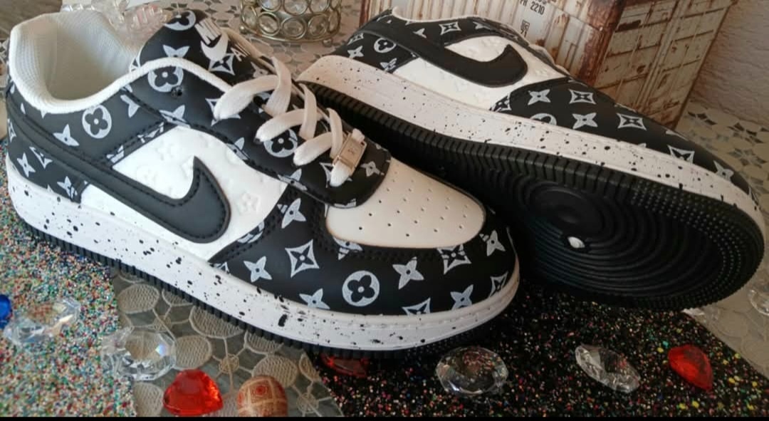 Topánky značky nike a Adidas