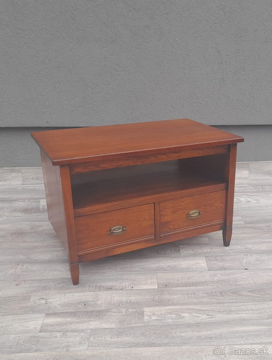 Stolík Tv s otočnou doskou.