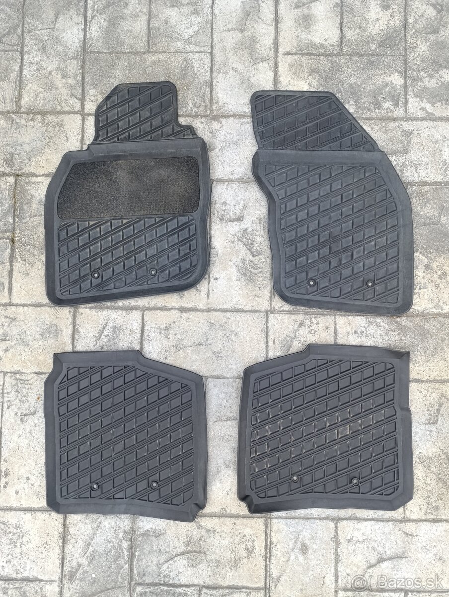 Gumove interierove koberce original volvo V40