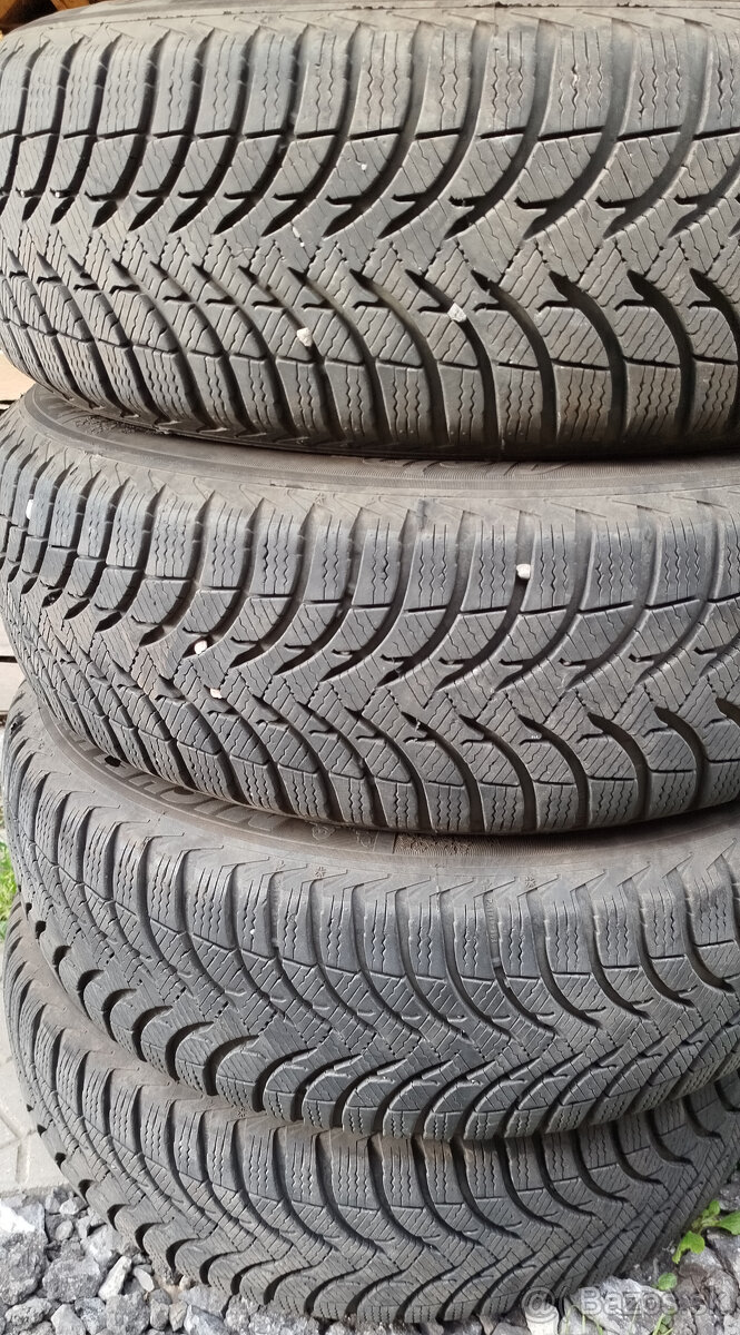 Predam jazdene zimne pneu 185/65R15 MICHELIN