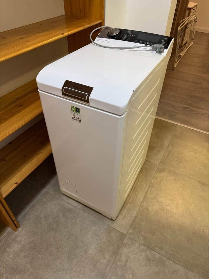 Práčka AEG 8000 series (zvrchu plnená)