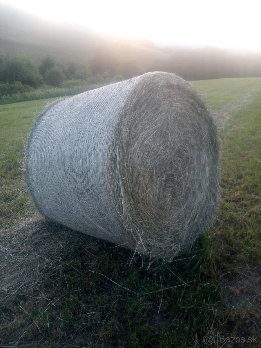 Balíky sena