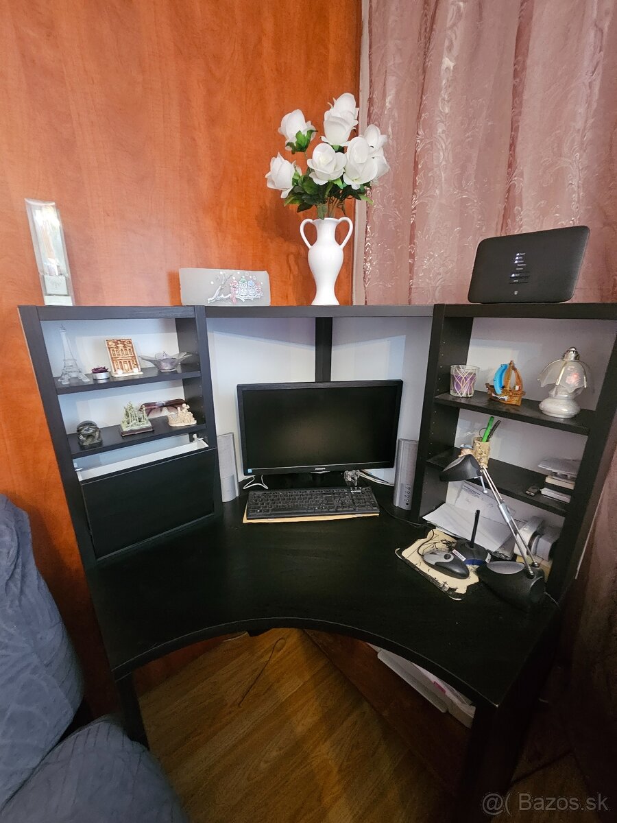 Rohový PC stolik-tmave drevo,super stav