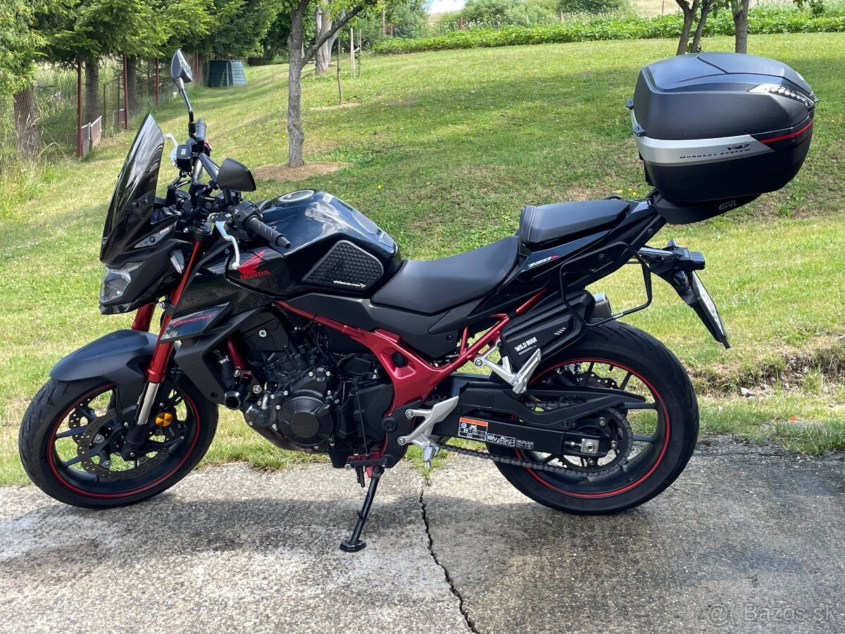 Predam Hondu CB750 Hornet 2023