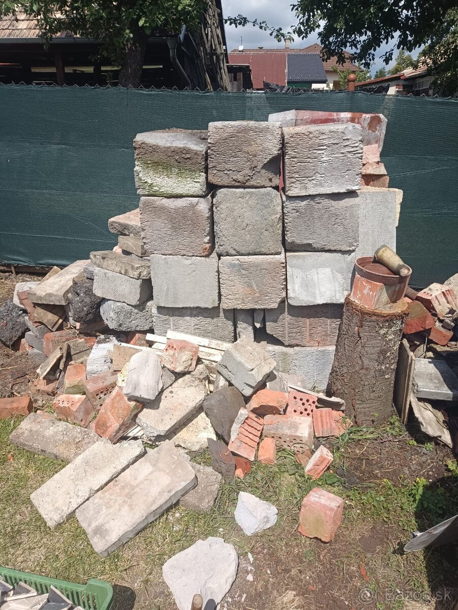 Darujem za odvoz starý stavebný materiál