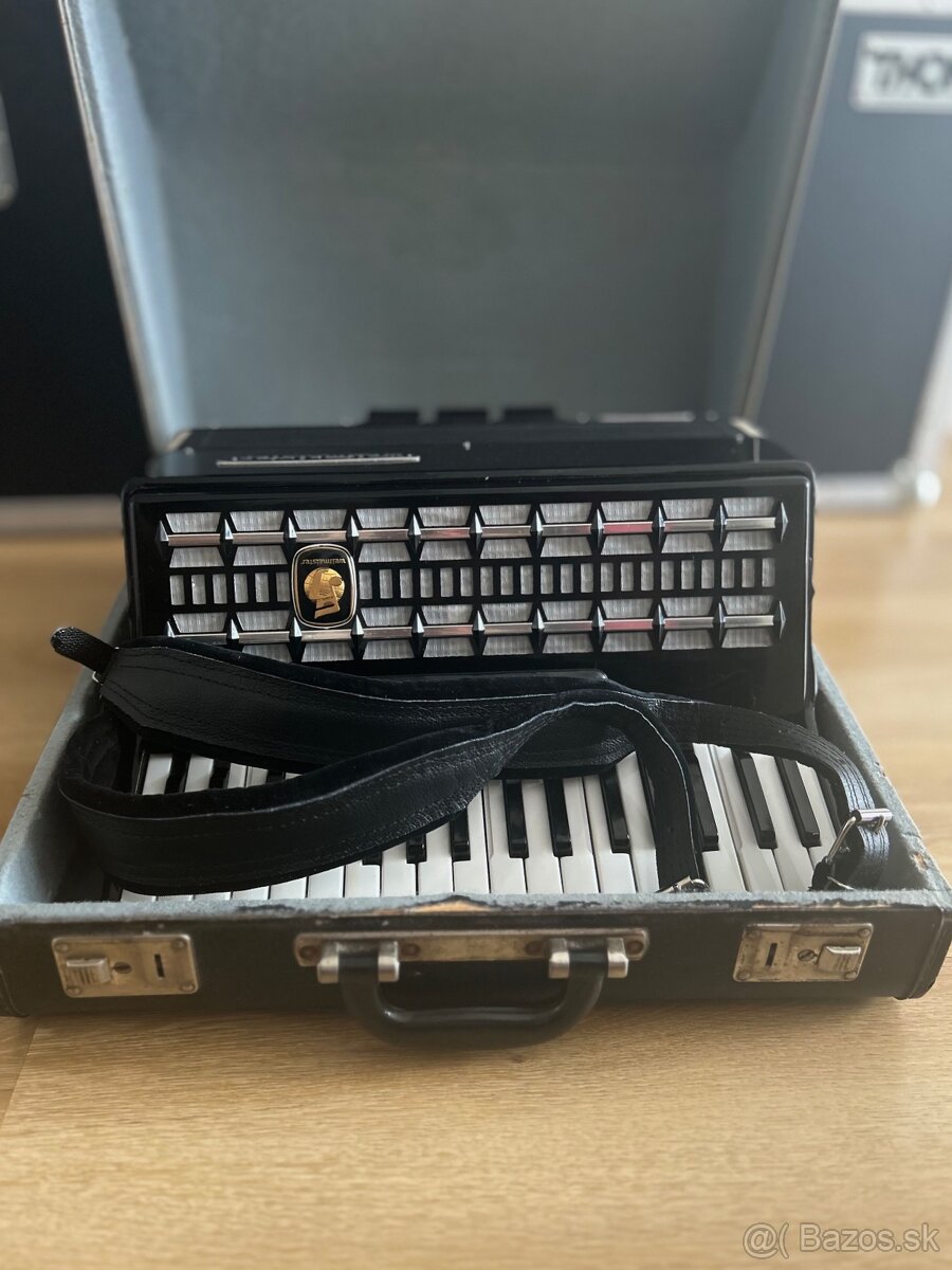Akordeon - Weltmeister Serino 80 bass
