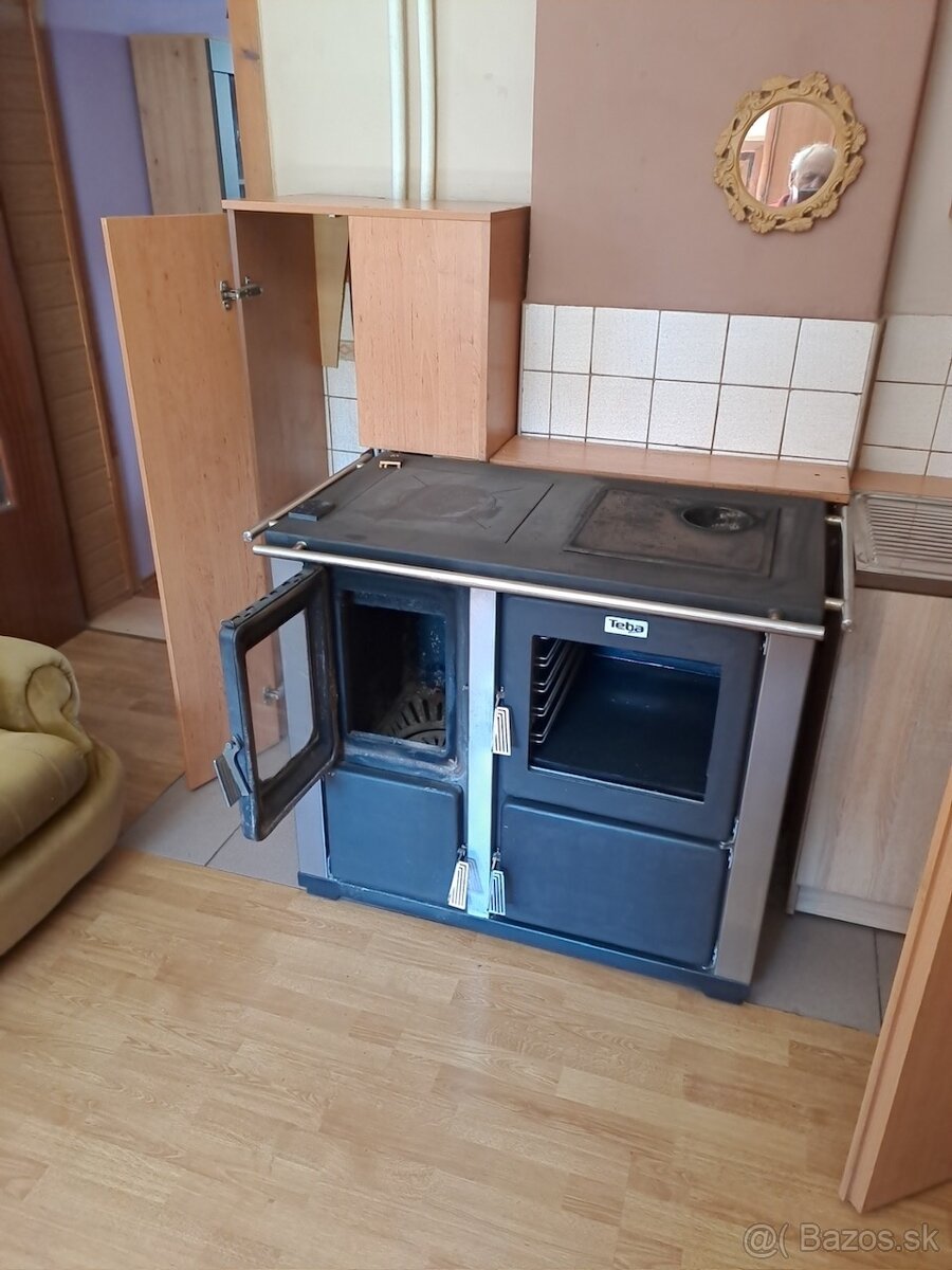 Teplovodný sporák na tuhé palivo / pec / kachle s výmenníkom