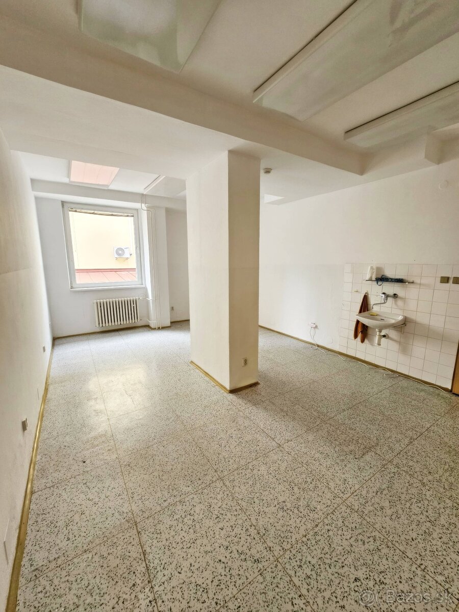 Na prenájom 26 m2 zdravotnícky priestor Banská Bystrica