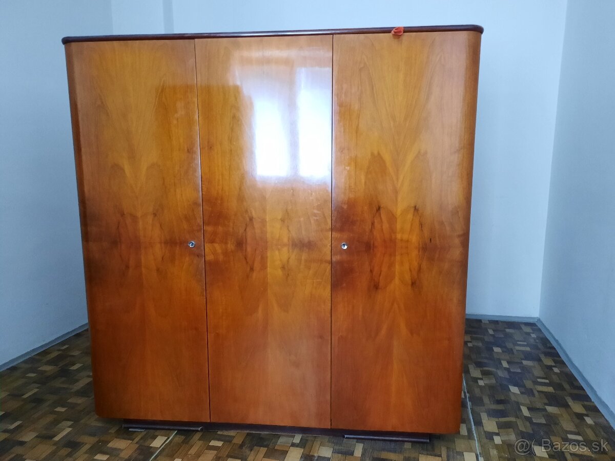 Skriňa, skrinky, zrkadlo, nočné stolíky