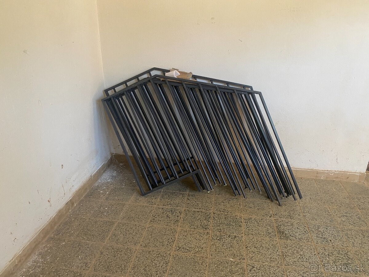 Kovové interiérové zábradlie 6ks