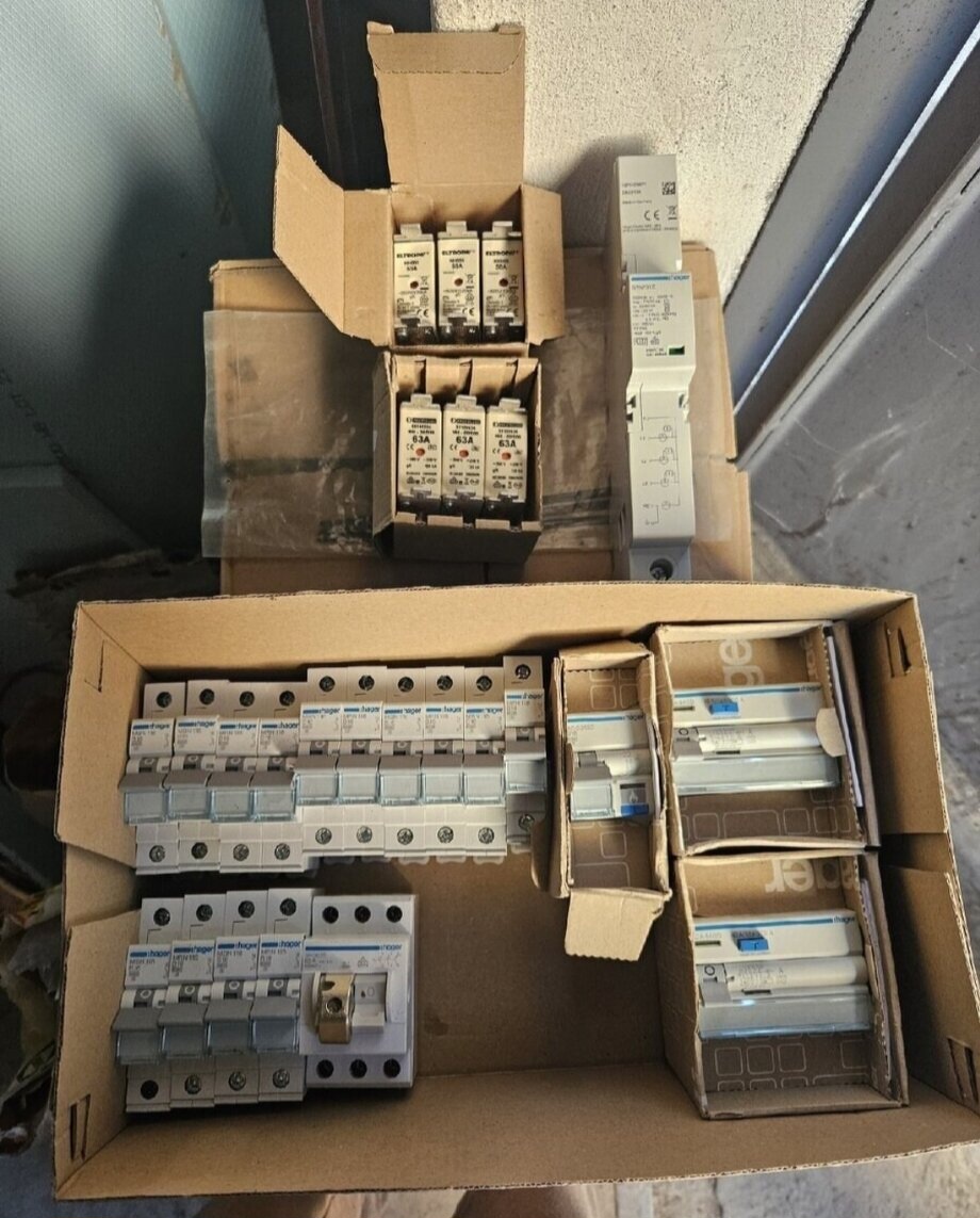 Elektroinštalačný materiál/ elektromateriál