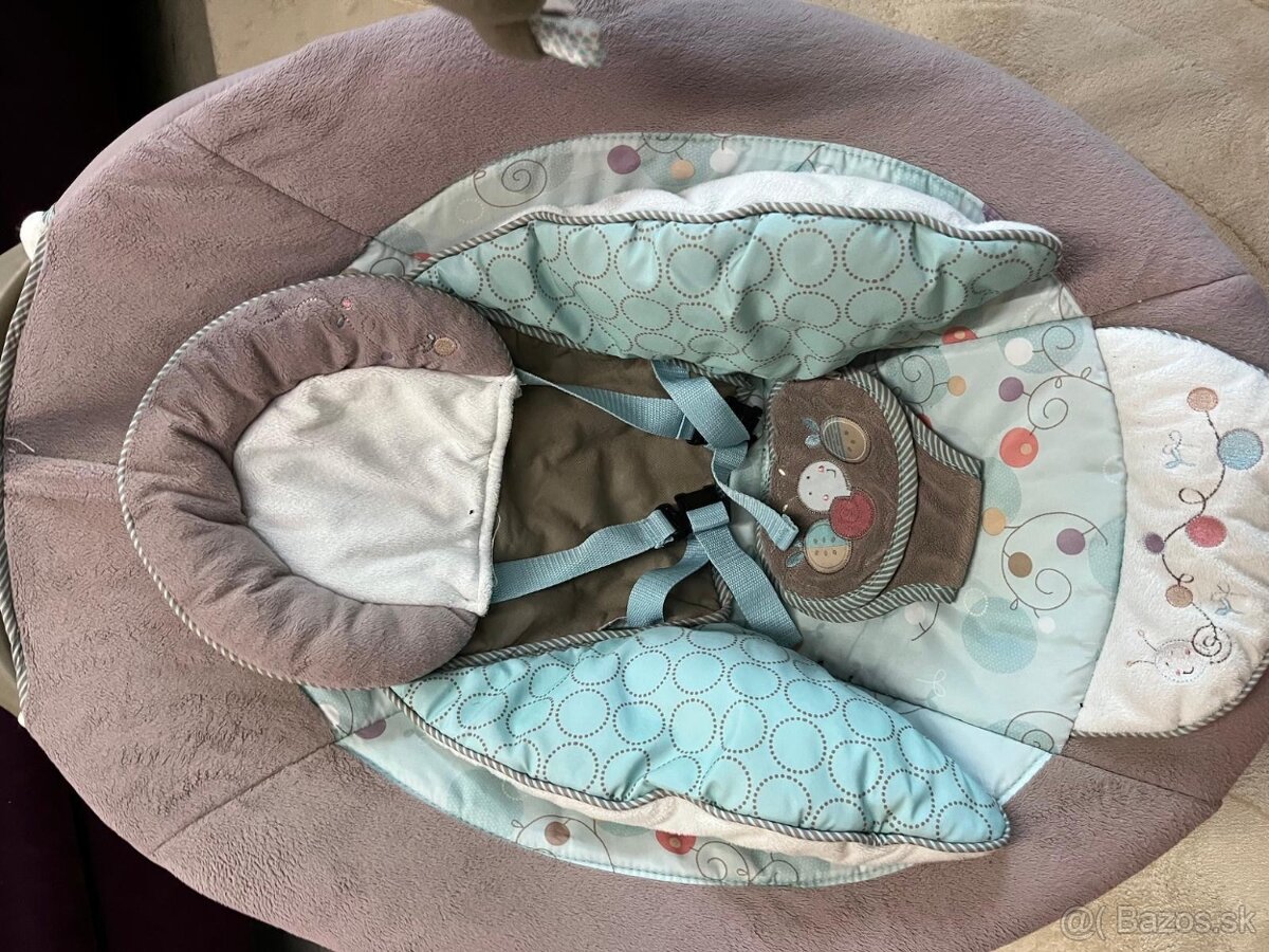 Elektrická hojdačka pre bábätka s kolotočom