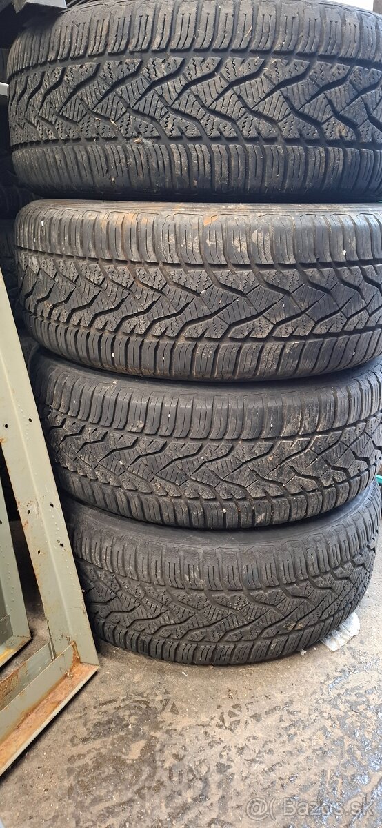 Celoročné Barum 215/55R16