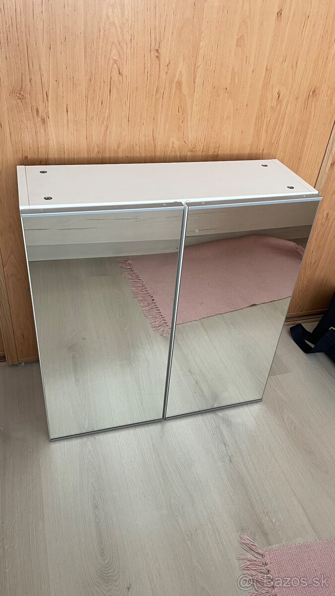 Zrkadlova skrinka IKEA
