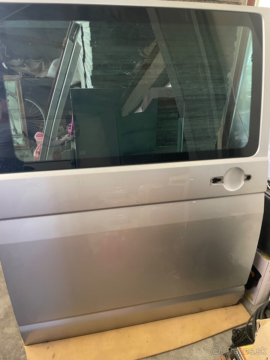Volkswagen Caravelle T5 pravé posúvne dvere + kapota