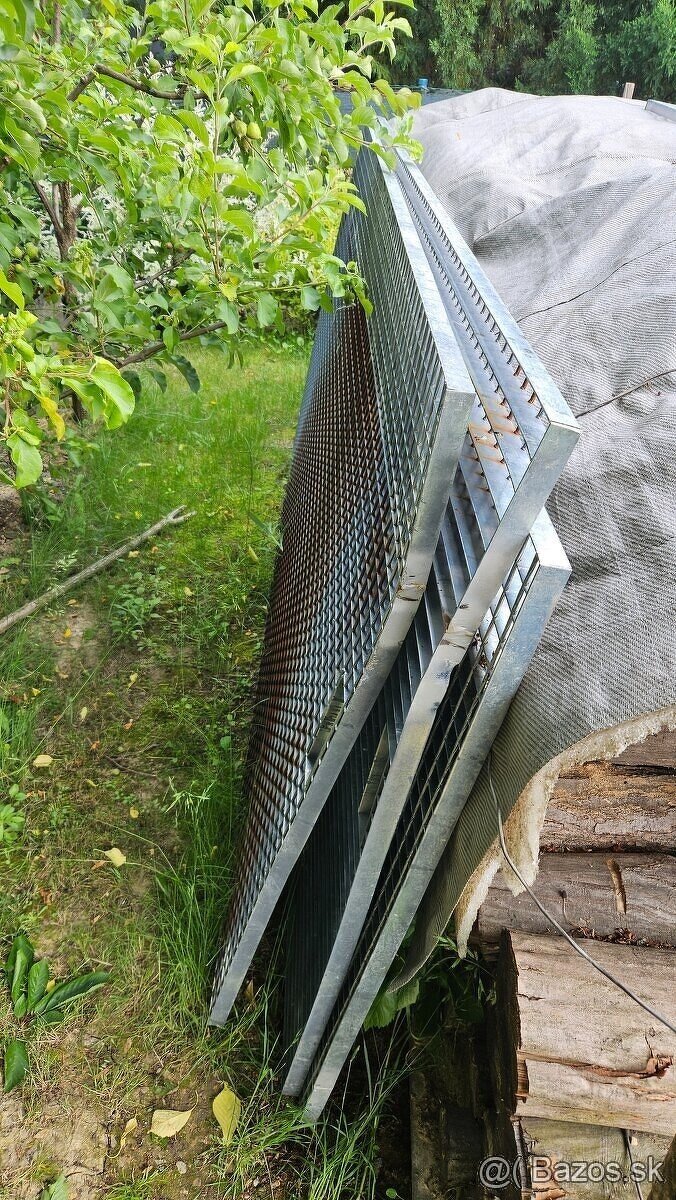Pozinkované rošty 2,57 m x 1,22 m - 3ks
