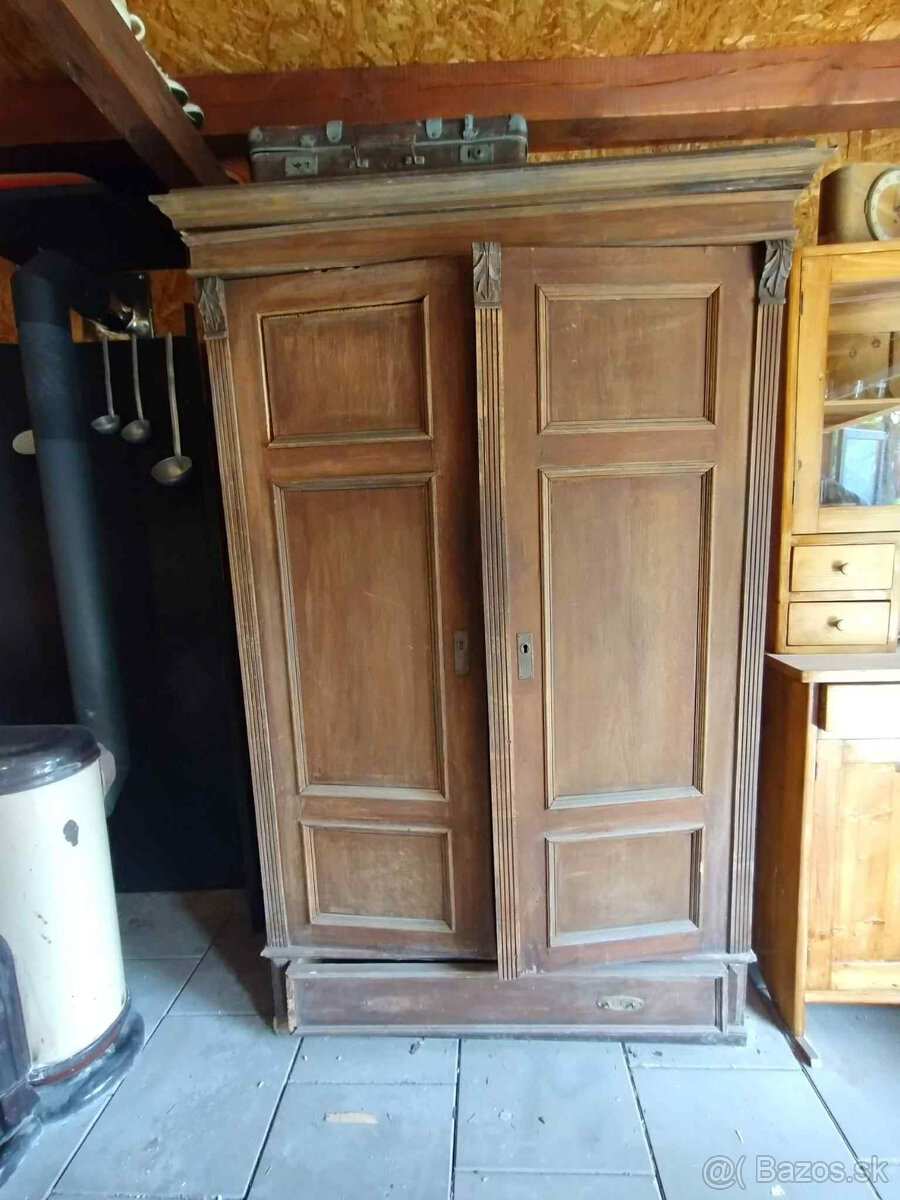 Pekná stará skriňa pred rokom 1900