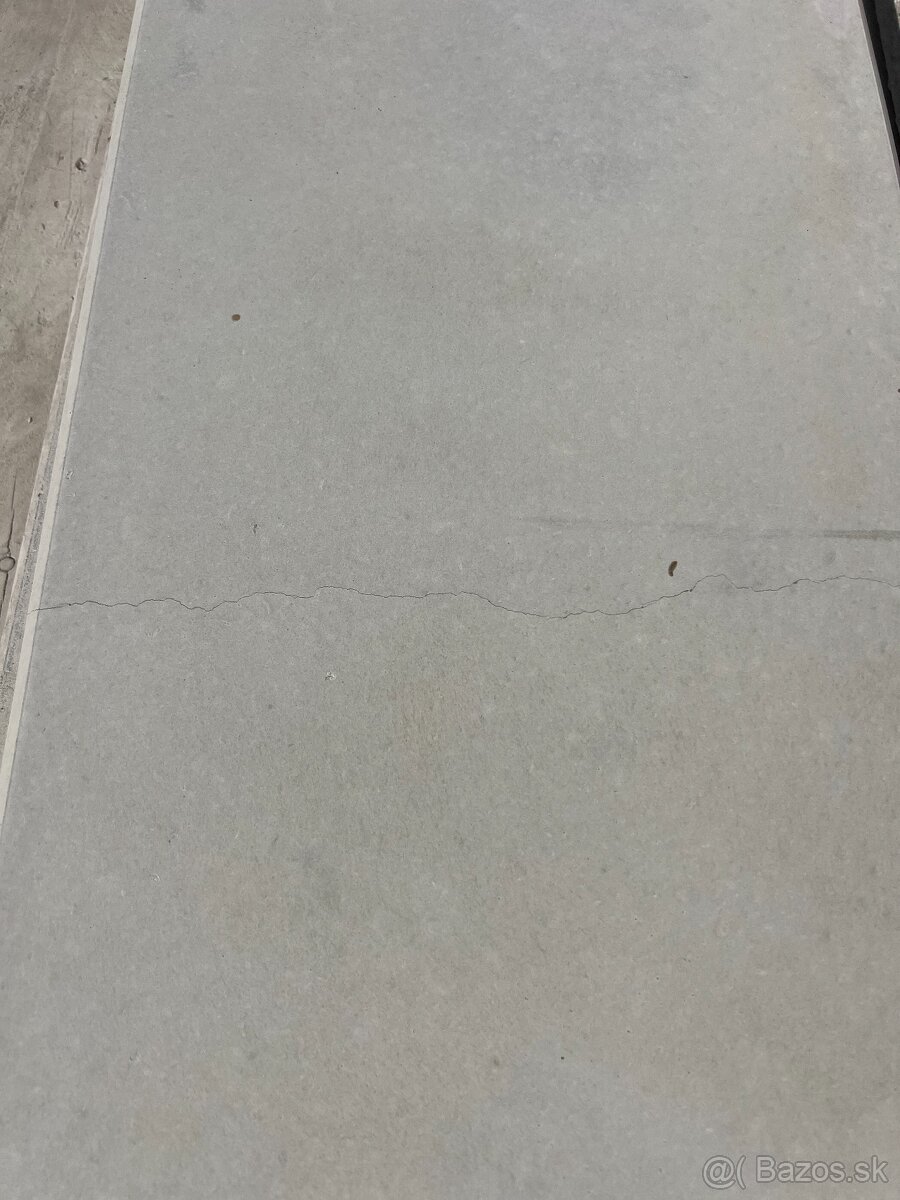 Predám betónové plotové platne a stĺpy