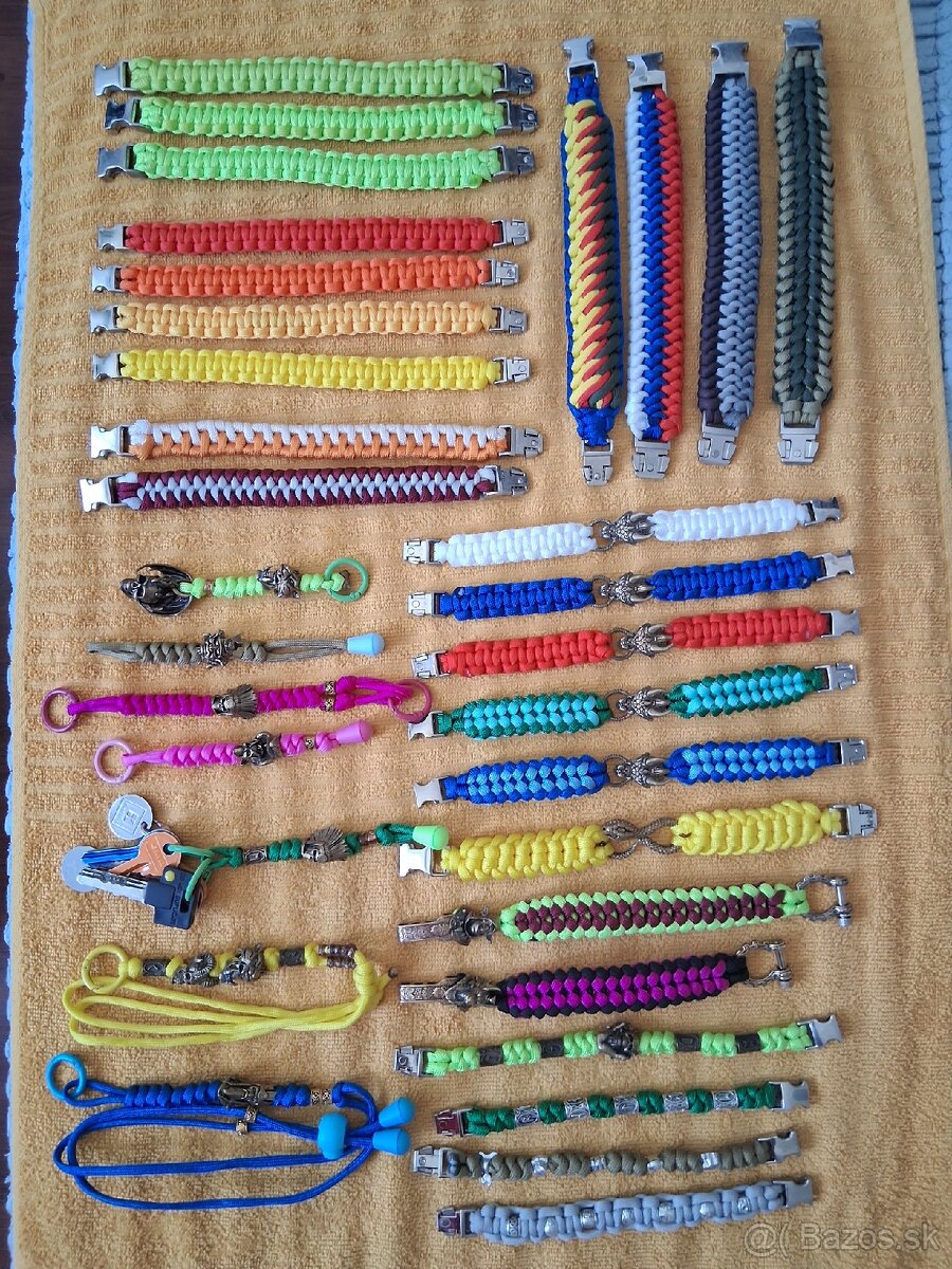 Náramky a kľúčenky