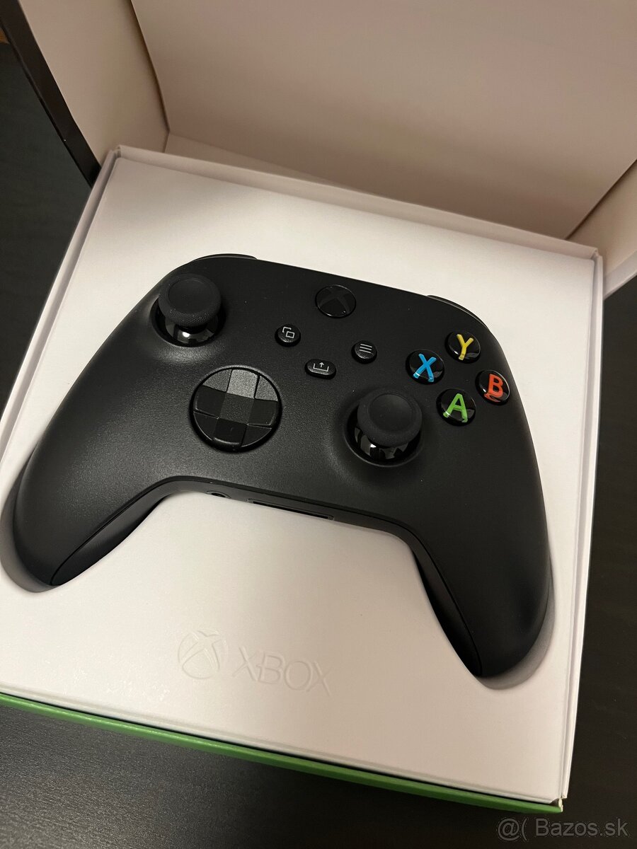 Xbox bezdrôtové ovládače – Carbon Black a Robot White