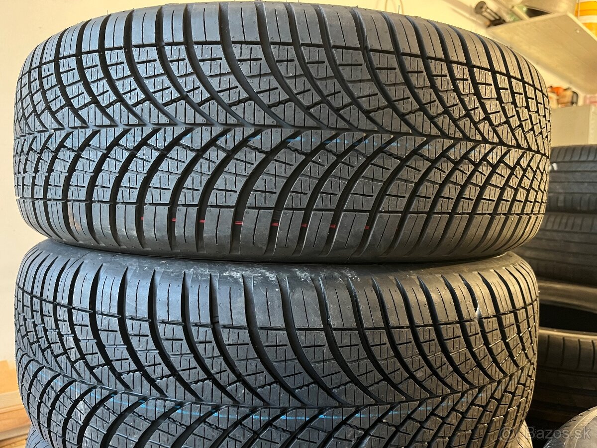 215/60R17 100V Goodyear