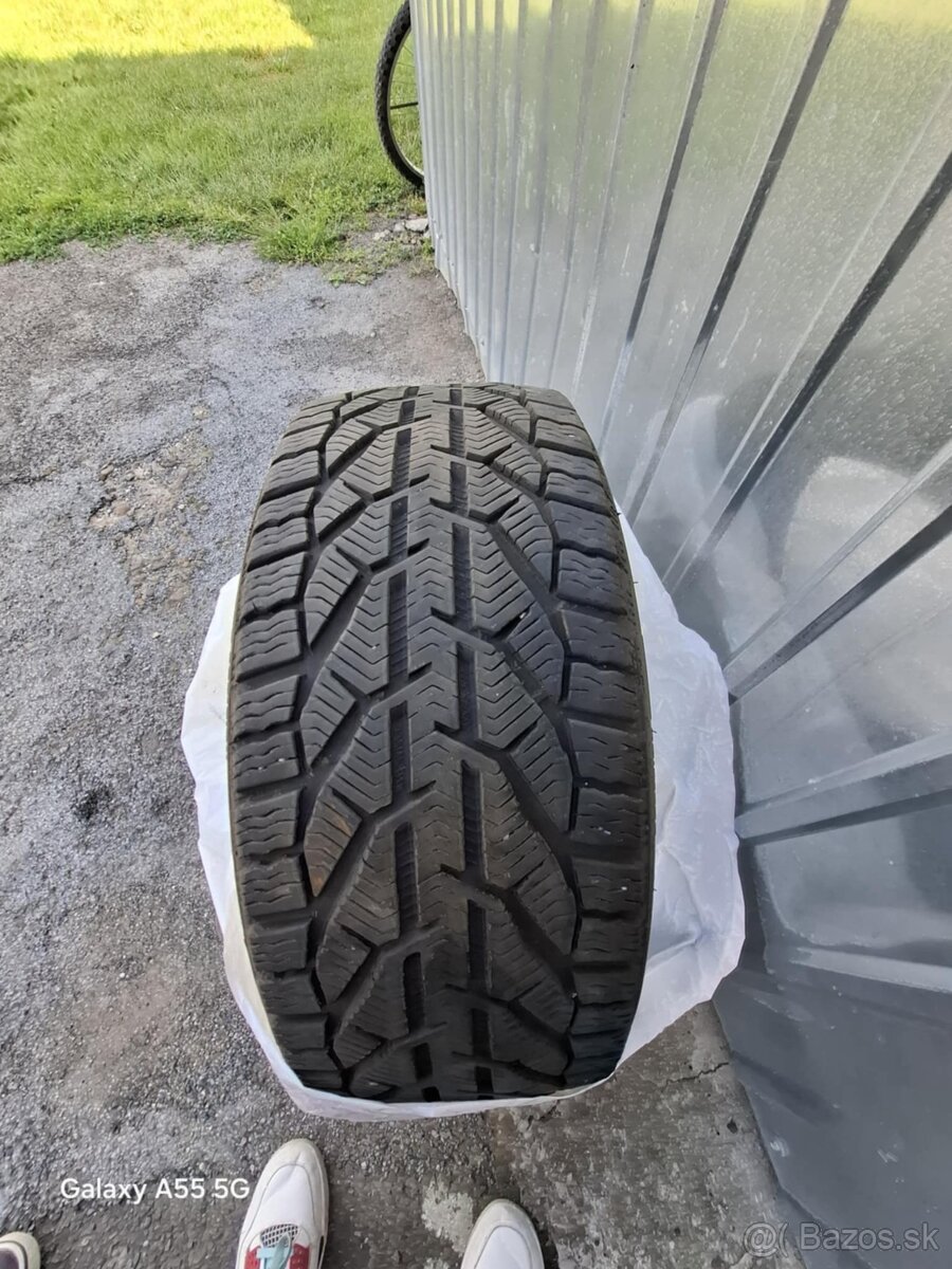 235/45/18