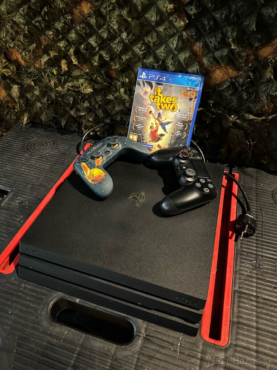 PlayStation 4 Pro 500 GB + 2 ovládače + hra