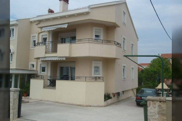 CHORVÁTSKO - Apartmánový dom na predmestí Zadaru - DIKLO