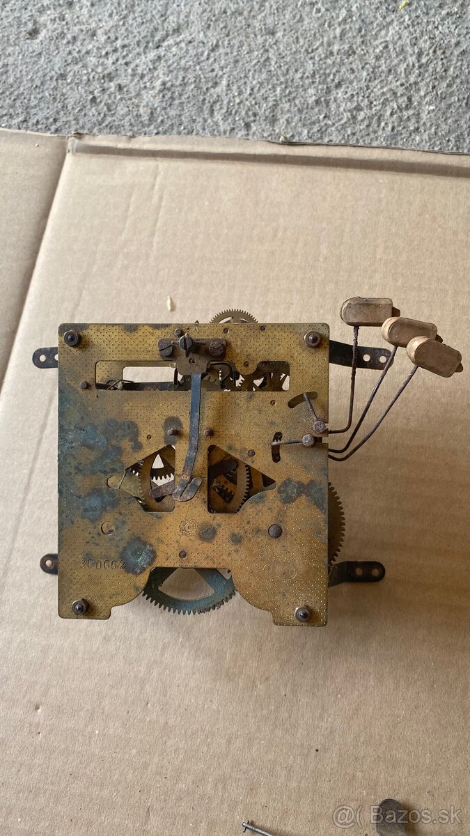 Strojčeky starožitné hodiny