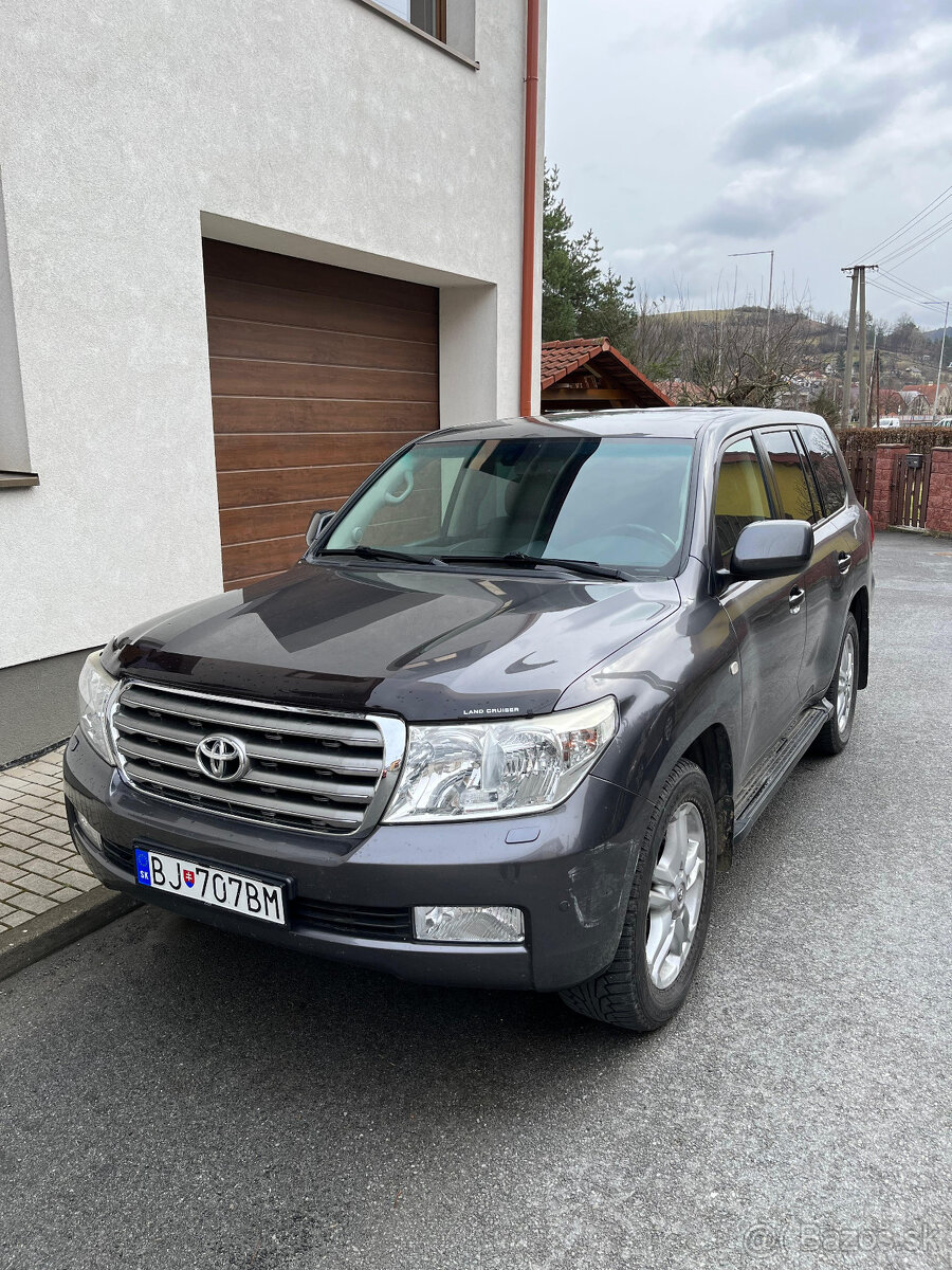 TOYOTA LAND CRUISER 200