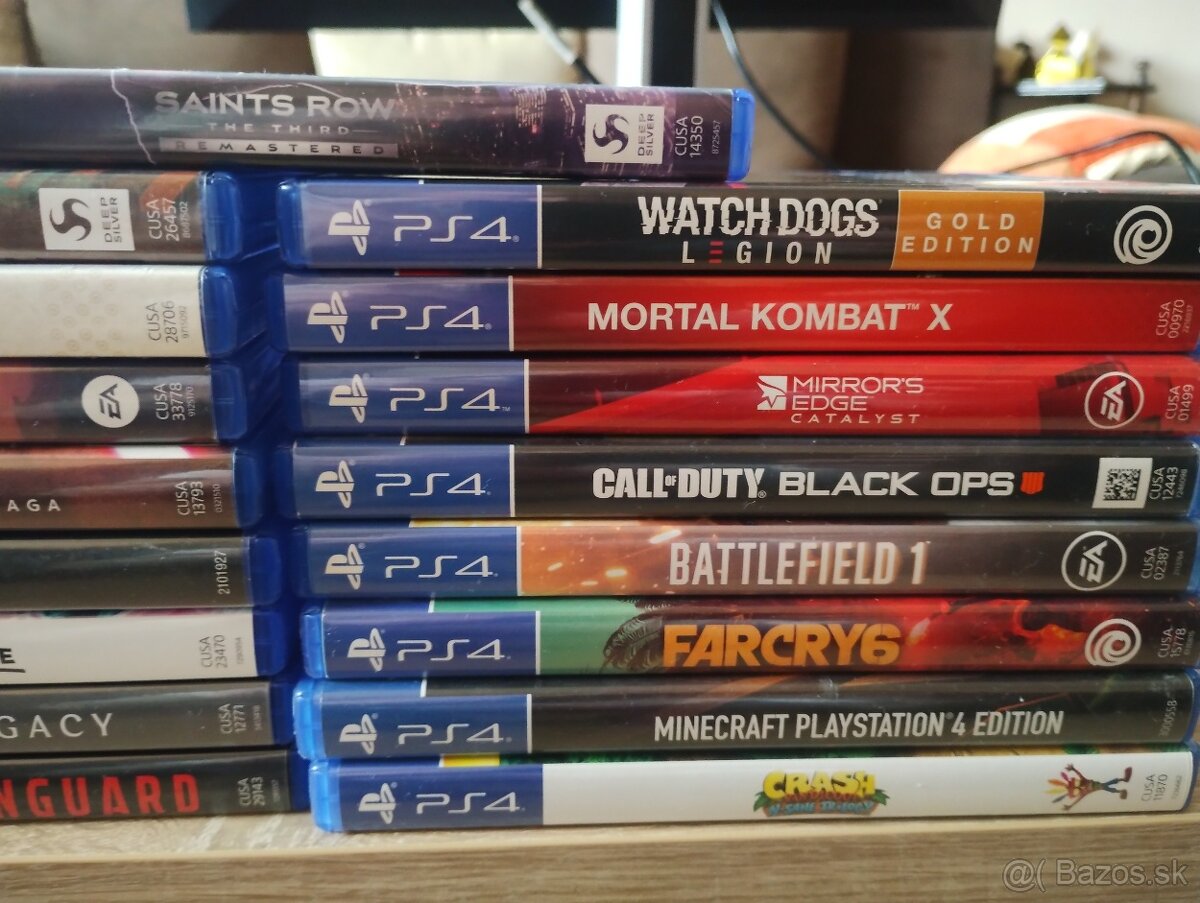 PS 4 v super stave s 3 ovladacmi a hrami